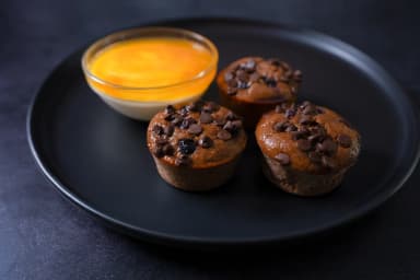 Blueberry and almond cupcakes with greek yogurt