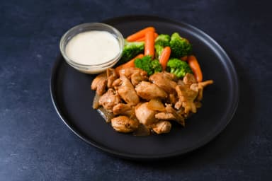 Stir-fried chicken with broccoli and roasted carrots